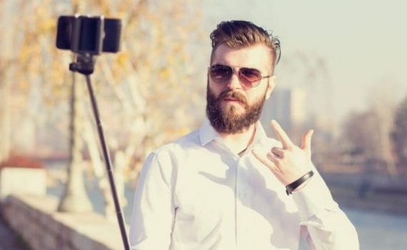 Most Popular And Pleasant Ways To Take A Selfie